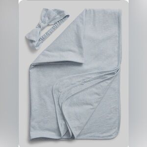 Baby Gap 100% Organic Cotton 
Baby Blanket and Hair Bow Set